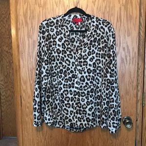Pull over v-neck blouse in leopard XL